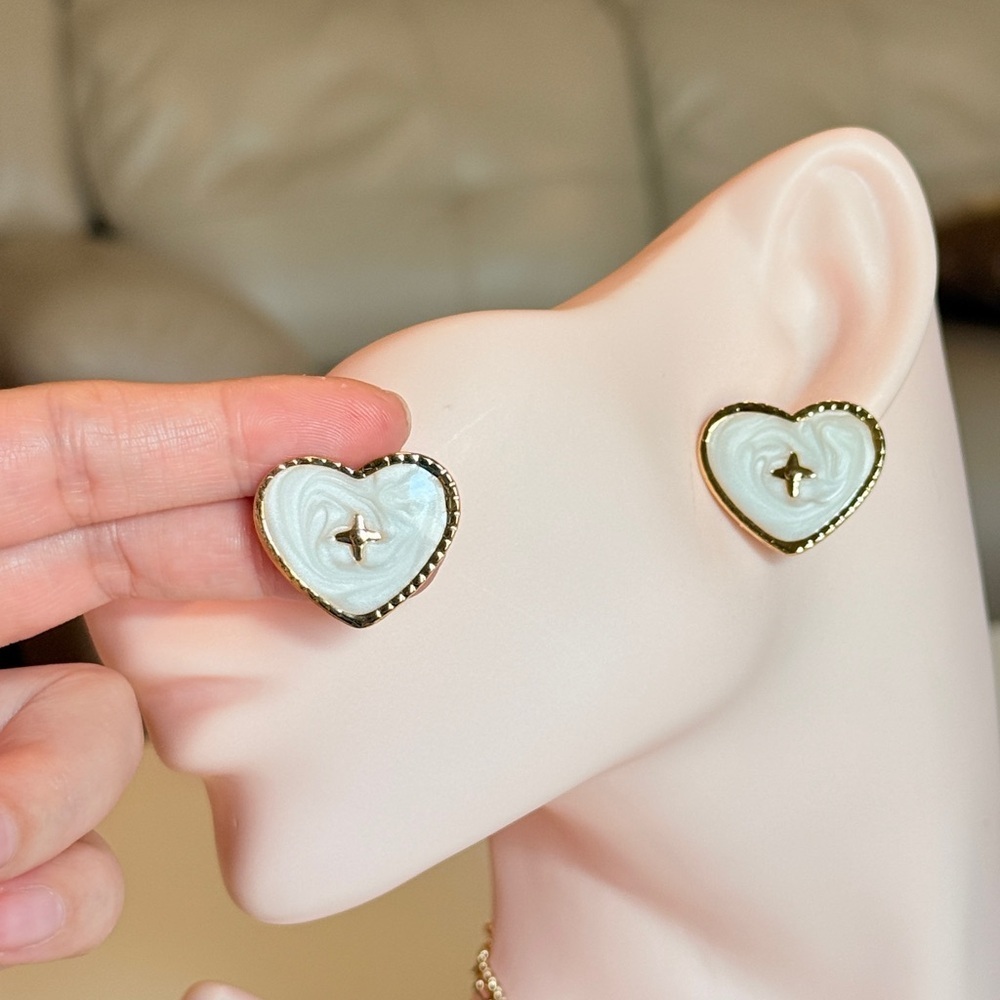 ⚜️ Gold and Cream Heart Earrings - Picture 9 of 9